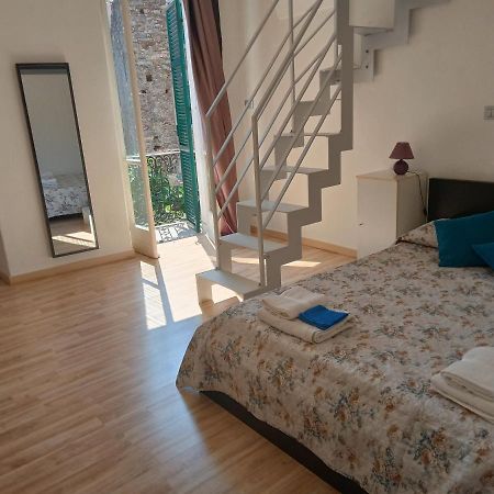 La Casetta Di Giulia Dolceacqua Bagian luar foto
