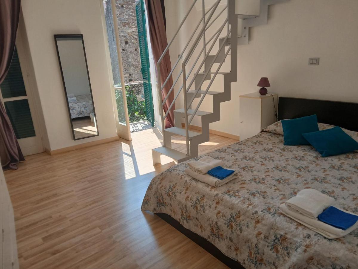 La Casetta Di Giulia Dolceacqua Bagian luar foto