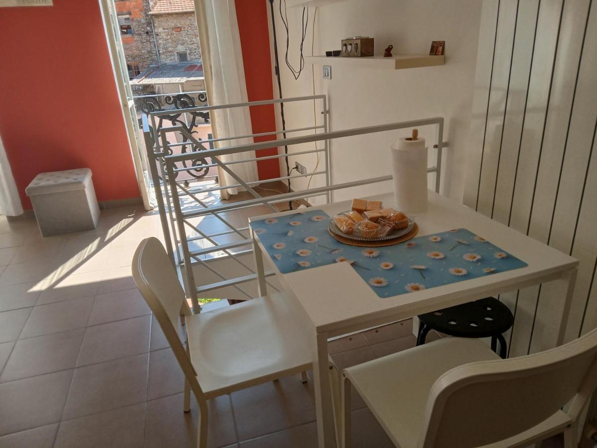 La Casetta Di Giulia Dolceacqua Bagian luar foto